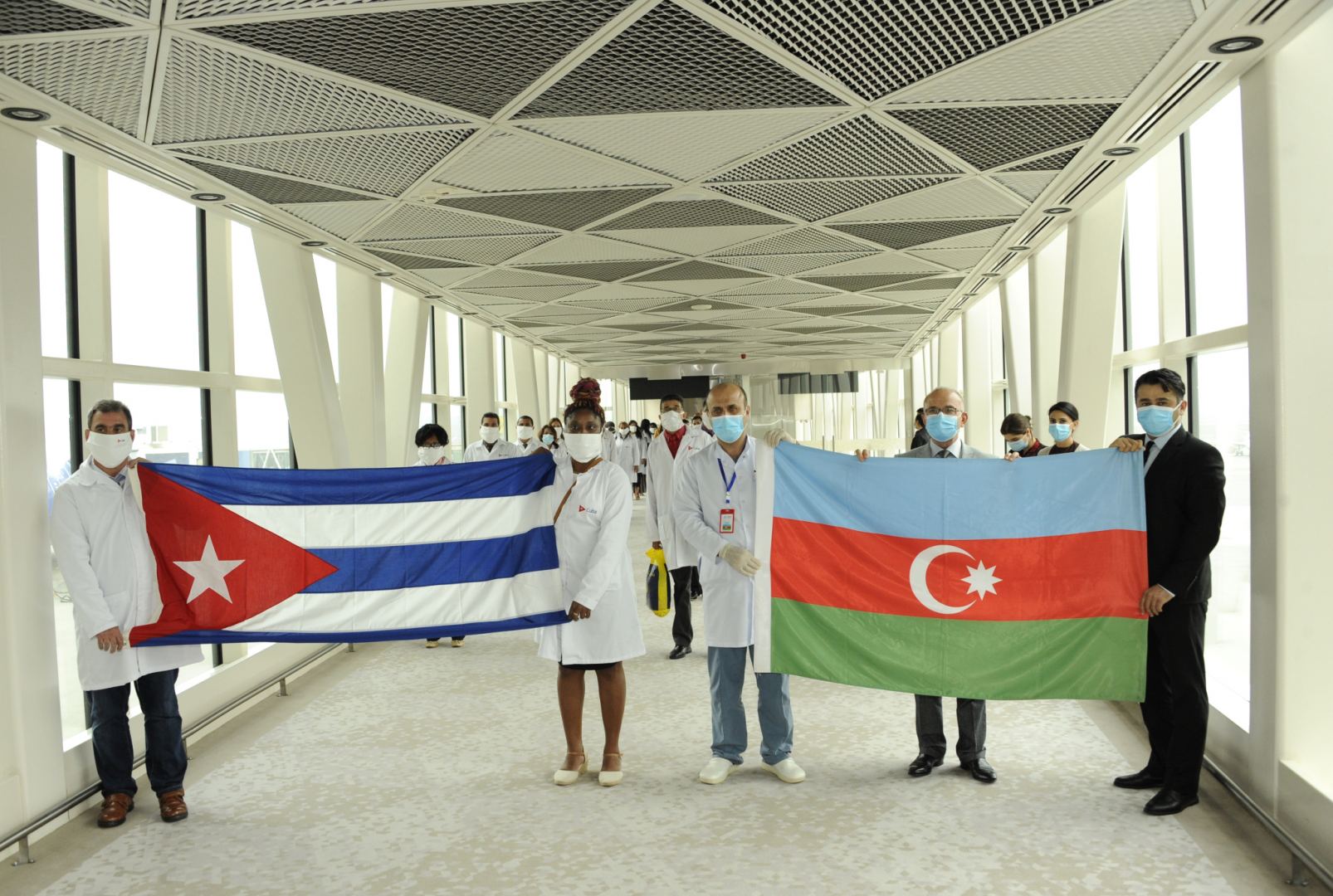 Kubadan olan tibb işçiləri Azərbaycandadır  FOTOLAR