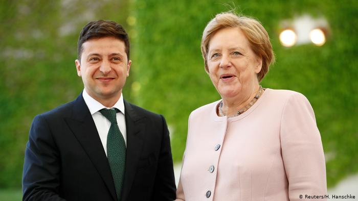 Zelenskiy Merkeldən koronavirus peyvəndi xahiş etdi 