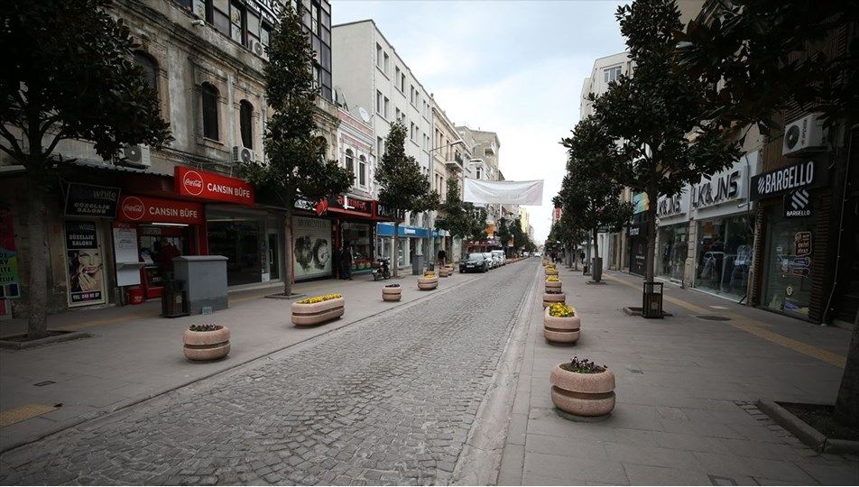 Türkiyədə “Evdə qal” rejimi başladı:  17 günlük tam qapanma 