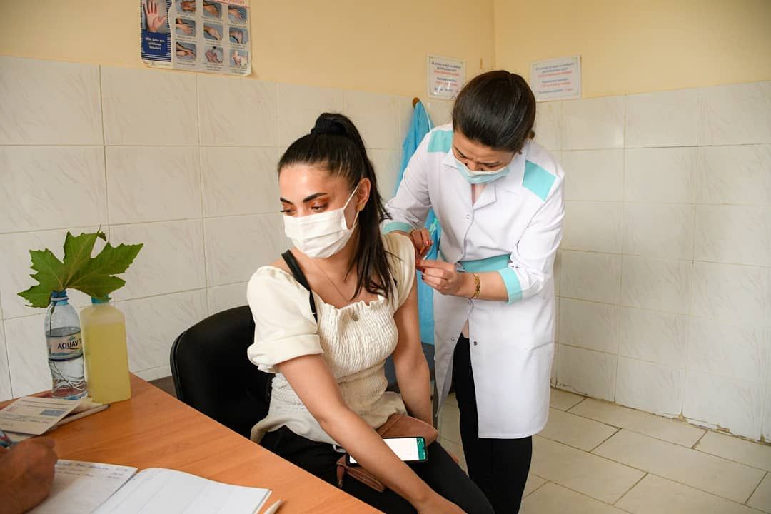 Təhsil işçilərinin böyük əksəriyyəti  üçüncü dozanı vurdurublar 