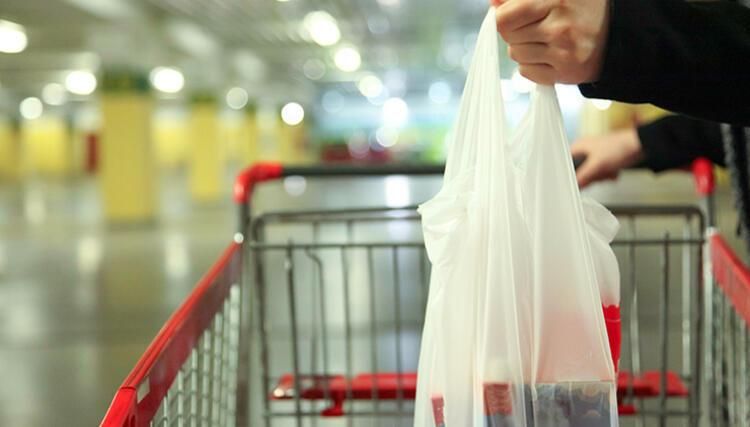 Sabahdan marketlərdə polietilen torbalar pulla satılacaq 