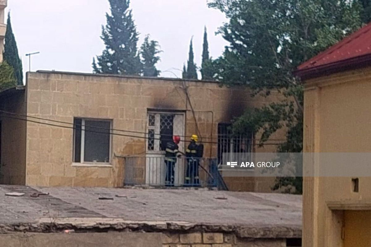 Bakıda xəstə baş həkimin otağına benzin tökərək yandırdı -  FOTO