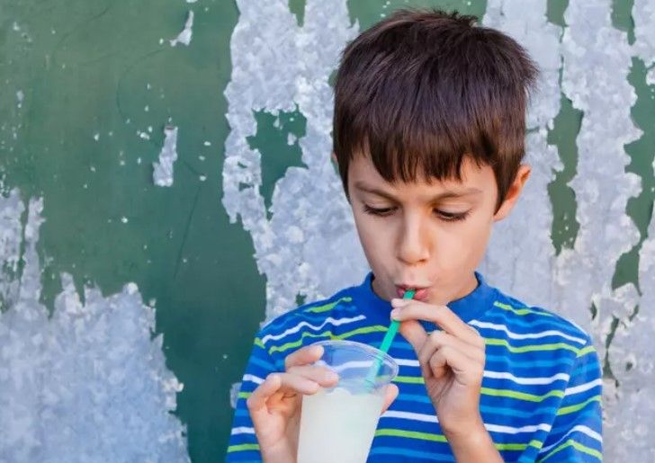 Uşaqların sevimlisi olan bu içkilərdə təhlükəli maddələr var –  DİQQƏT!