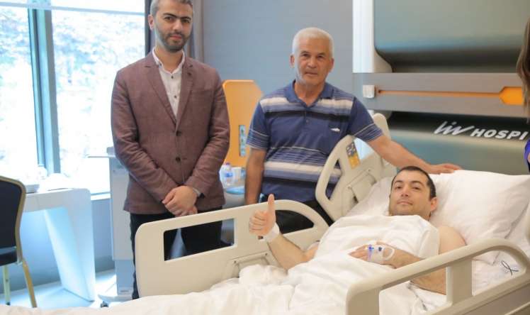 Aprel qazisinə Türkiyədə kök hüceyrə köçürüldü, artıq gəzə biləcək -  LİV Hospitaldan unikal əməliyyat