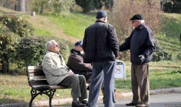  65 yaşdan yuxarı vətəndaşların evdən çıxması tövsiyə olunmur 