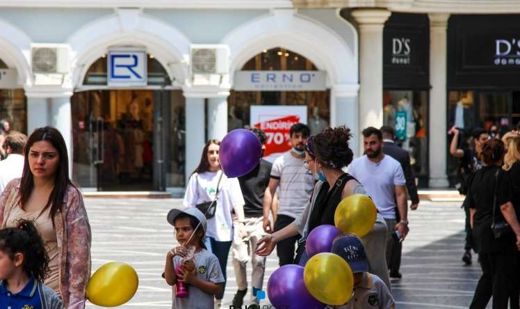 Bir doza vaksin olunanlar qapalı məkanlara daxil ola biləcəklər -  FOTO