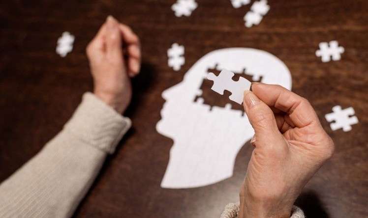 Döş xərçəngi müalicəsi Alzheimer riskini azaldır –  Yeni araşdırma
