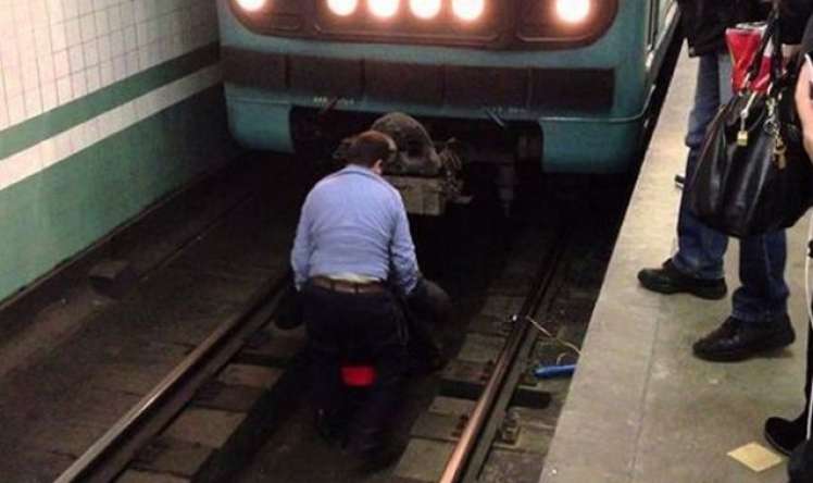 Metroda relslərin üzərinə düşən şəxsin vəziyyəti açıqlandı 